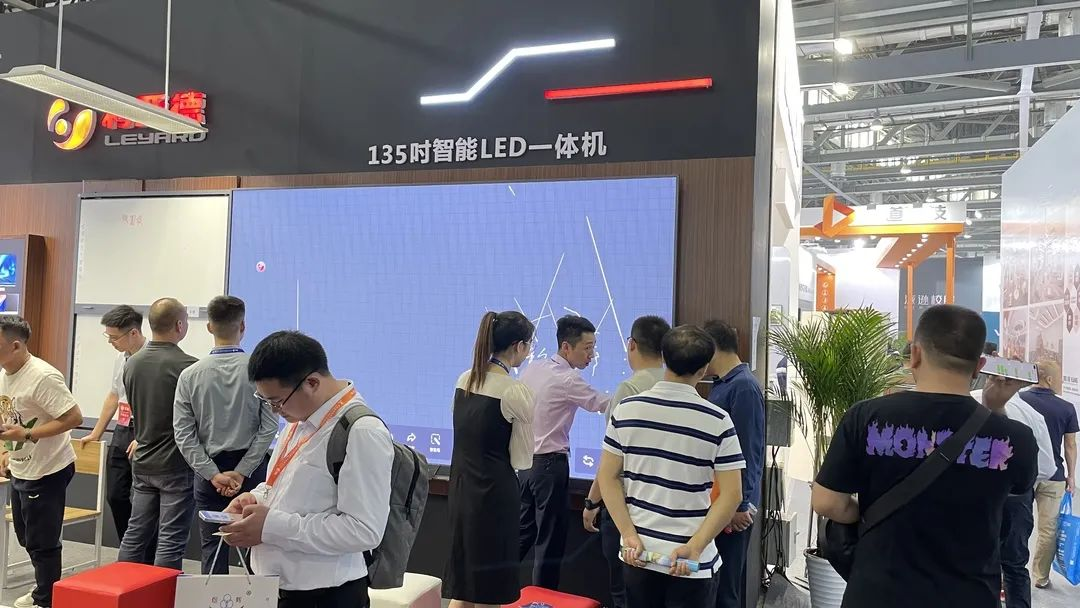 爱游戏平台-爱游戏(中国)一站式服务平台教育新品及解决方案惊艳亮相81届教装展