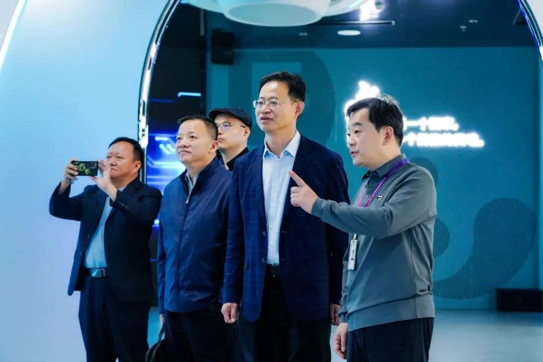 2024120602 国家广电总局发展研究中心一行赴爱游戏平台-爱游戏（中国）一站式服务平台励丰文化调研指导